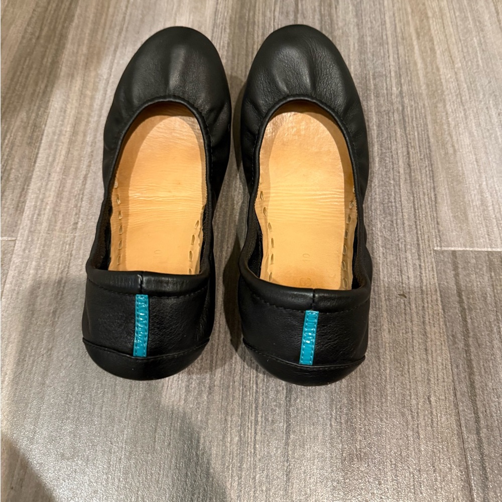 Womens tieks size 10 black like new!